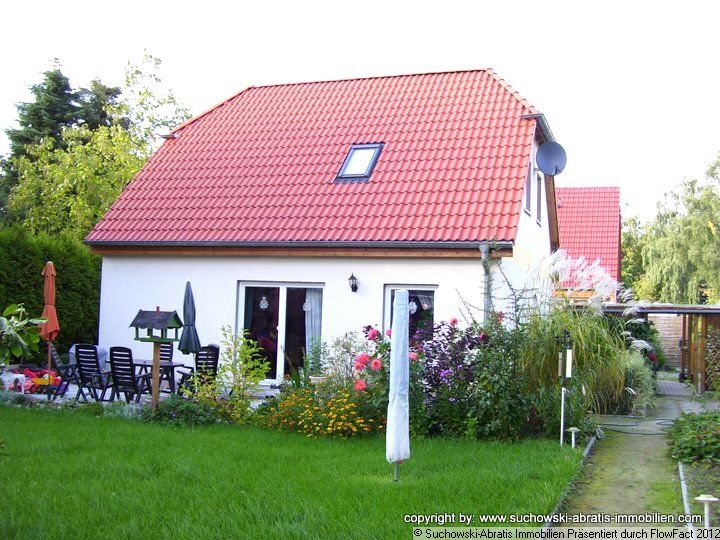 Berlin: VERKAUFT *** Freistehendes EFH in ruhiger Lage ***, 3 Zimmer ( wandelbar in 5 ), EBK, Terrasse, Garten, Carport 