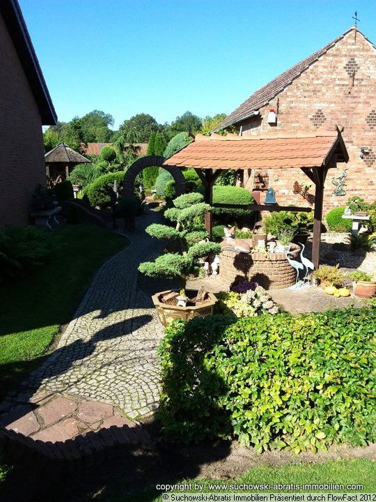 Ort s. Langexposee: Eine Oase des Wohlfühlens : *** Bezugsfertiges sehr gepflegtes EFH mit Ausbaureserve im DG, EBK, Terrasse, Teiche, Gäste-WC, Garage, traumhafter parkä Ort s. Langexposee: Eine Oase des Wohlfühlens : *** Bezugsfertiges sehr gepflegtes EFH mit Ausbaureserve im DG, EBK, Terrasse, Teiche, Gäste-WC, Garage, traumhafter parkä