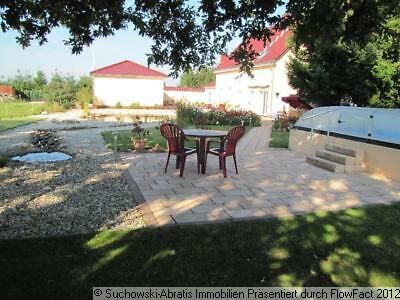 Blick von Poolterrasse zum Haus