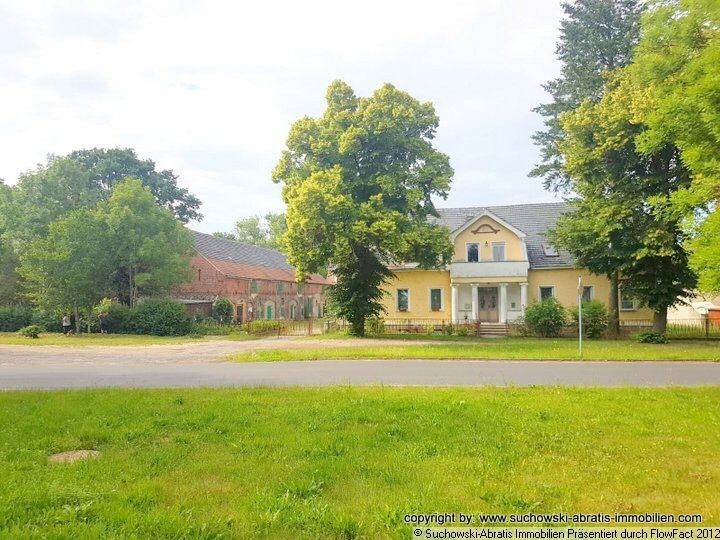 Beeskow-Nähe: *** Früheres Gutshaus/Großbauernhaus mit Stallungen und Scheune und 7,5 ha, optional weitere 41 ha möglich *** Beeskow-Nähe: *** Früheres Gutshaus/Großbauernhaus mit Stallungen und Scheune und 7,5 ha, optional weitere 41 ha möglich ***