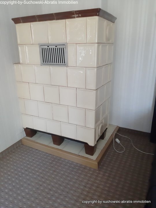 EG Zimmer 3 Bild 4 Kachelofen