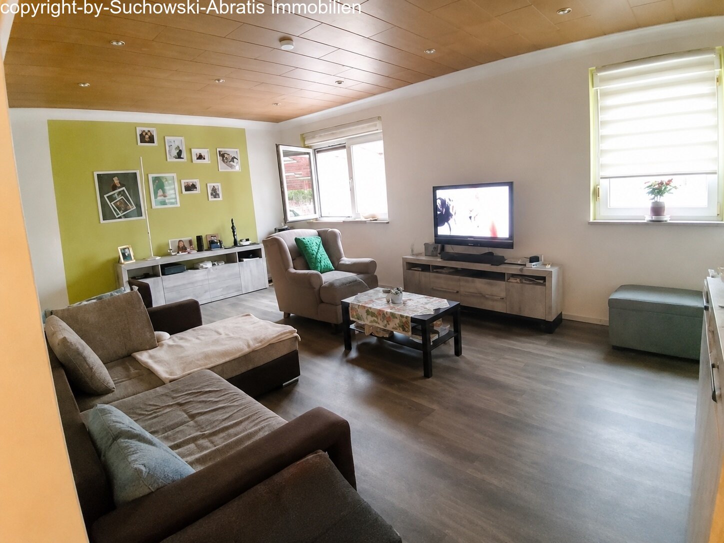 EG Wohnteil links grosses Wohnzimmer Bild 1