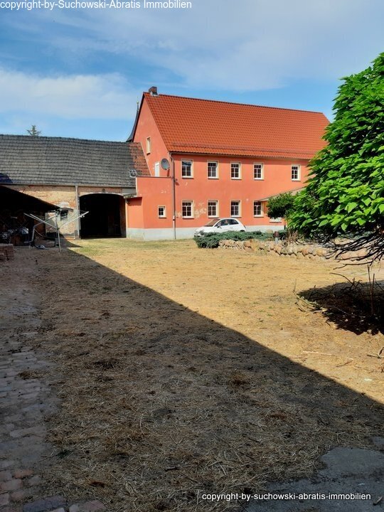 04-Innenhof 01.jpg