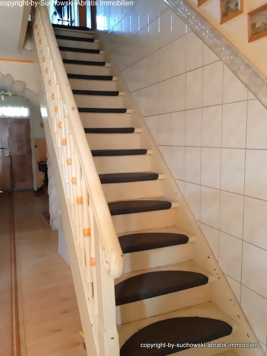 14-EG Treppe ins OG 01.jpg