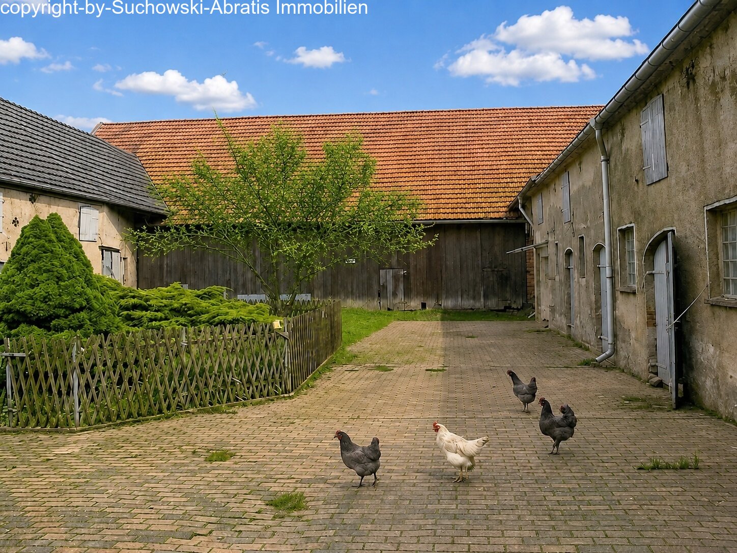 07 - Innenhof mit Scheune hinten 07 - Innenhof mit Scheune hinten