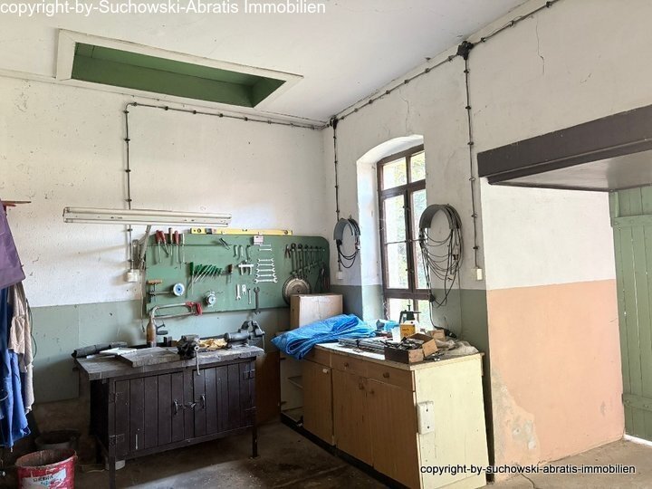 Werkstattgebäude innen 01 Werkstattgebäude innen 01